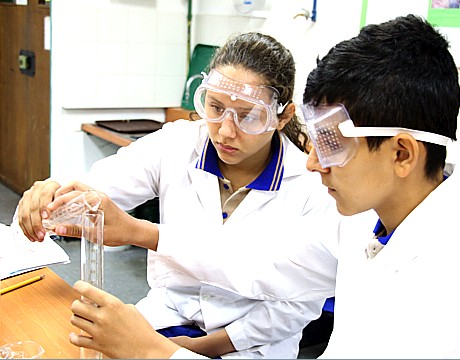 Laboratorio Ambiental y estudiantes  2