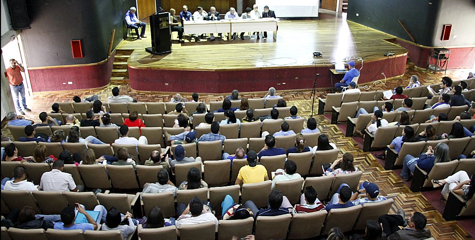 asamblea universitaria 8