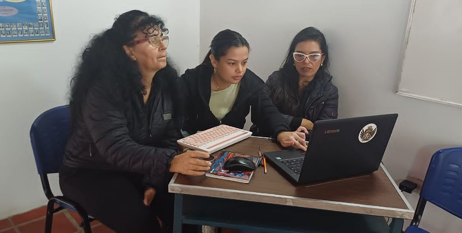Estudiantes de bachillerato reciben taller sobre redacción de artículos ...