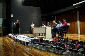 El donativo permite equipar a los atletas unetenses